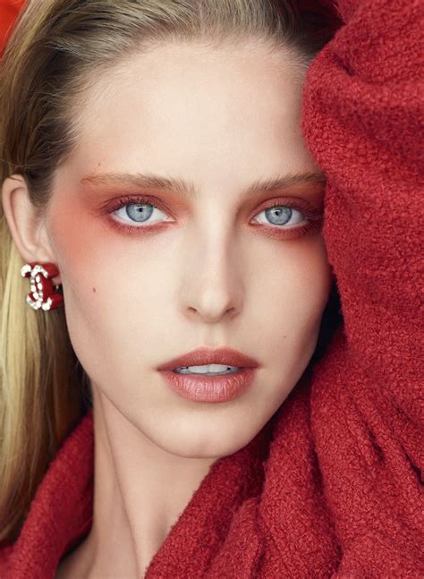 The Best Beauty Looks At Chanel's Spring/Summer 